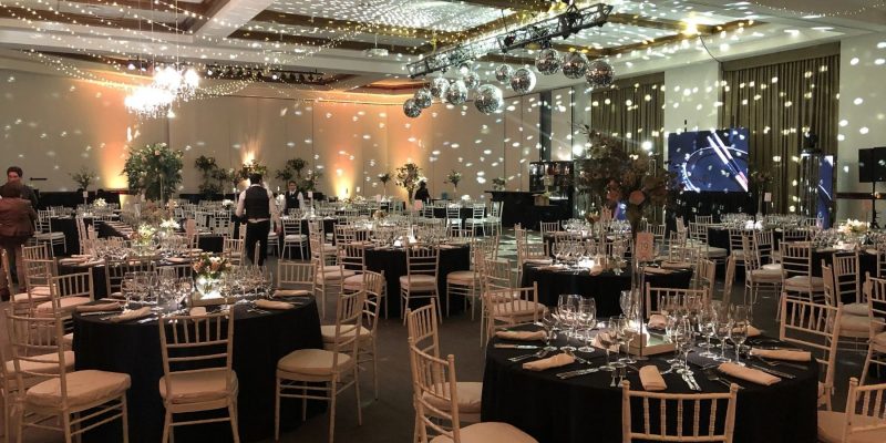 Banner Blog Verona Home&Décor - ¡Planifica el mejor evento de matrimonio con Verona Home&Décor! - imagen boda con arriendo de sillas Chiavari